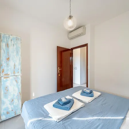Holiday home Due Passi Dal Mare, Puccini Garden *